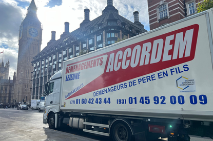 photo d'un camion de déménagement Accordem dans les rues de Londres