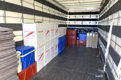 Camion de déménagement groupé pour les particuliers et les entreprises société Accordem 